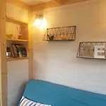 Insolite La Tiny House Du Lutin Many Et Son Bain Nordique Holiday home *